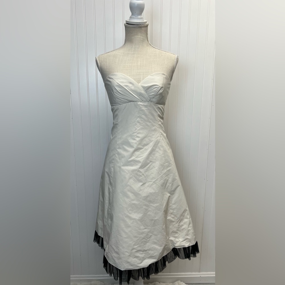 BCBG MaxAzria White‎ Strapless Dress Black Ruffle Lace Bustle Sz 10